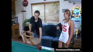 Hej Teen Club #9 - Pandora Drøm, Tony Tedeschi - En teenager pige har taget hårdt på pool-bordet