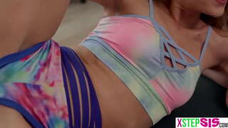 Μικρό βήμα αδελφή της και σφιχτό φίλος είχε stepbro να πάρετε μια απροσδόκητη στύση για τους