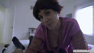 Похотливая mama Jessica Ryan prihvaća njegov posinak, za отсосать je njegov mladi kurac