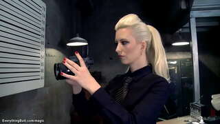 Ť�胸部摩洛伊斯兰解放阵线缔约方会议樱桃撕裂的肛门的玩具的黑发女犯人的马迪O Reilly的办公室然后乱搞她的肛门和Veronica Avluv在监狱三人性爱