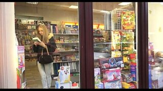 Jalang memuja blowjobs banyak