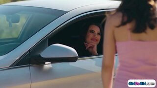 Tres super quente facultade nenas facer para fóra sobre a cama.Dous deles mamar seu ruivo amigos empresa tits antes de que se lambe a súa 19yo gfs buceta mentres facesitting o ruivo.A rapaza adolescente come buceta e, a continuación, eles fregar uns dos outros bichano ata que cum