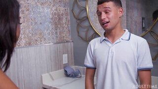 Вена Блэк Застукала Өзүнүн Приятеля Дрочащим нарын лифчике Анын Мамы!