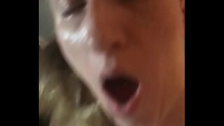 Vao maraina blowjob sy ny firaisana ara-nofo amin&#039;ny blonde bombshell MIlF