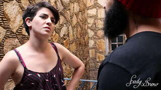 Comunistinha habet ad suffragium in Boulos, et versa est in cornu