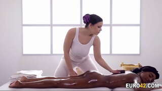 Мин яратам минең ҙур массажистка көллият-лесбиянки